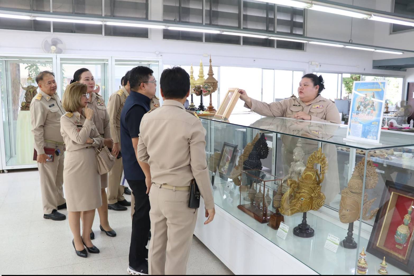 title - ศพส. ประชุมเตรียมความพร้อมจัดนิทรรศการ งานพระราชพิธีถวายพระเพลิงพระบรมศพ สมเด็จพระนางเจ้าสิริกิติ์ พระบรมราชินีนาถ พระบรมราชชนนีพันปีหลวง ณ ศูนย์ส่งเสริมและพัฒนาอาชีพเสริมนอกภาคการเกษตร (ศูนย์ศิลปาชีพ บางไทรฯ (เดิม)) 